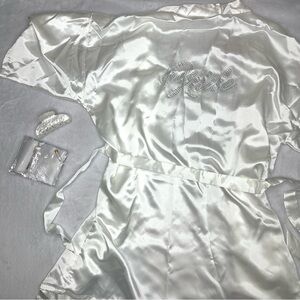 Bride Satin Bling Robe, Matching Claw Clip, & Bride to be Sash, NWOT, size M/L
